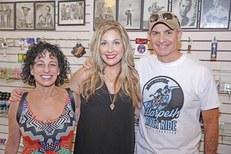 Sunny Sweeney, Thirty Tigers, Crescendo Music Projects