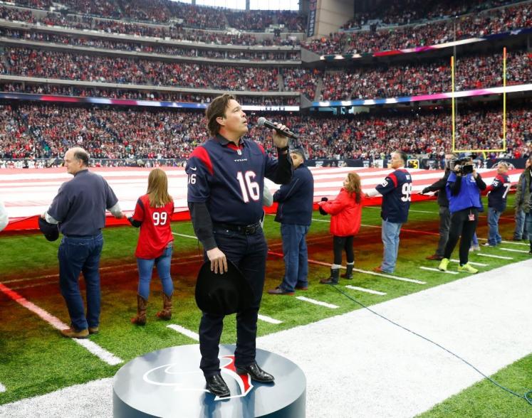 Clay Walker, National Anthem, Houston, NRG Stadium, Houston Texans, Oakland Raiders