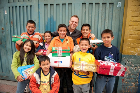 Matthew West distributes gifts with Operation Christmas Child