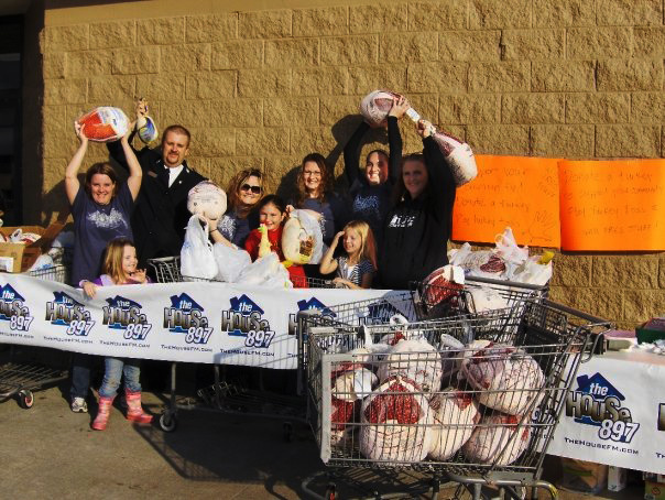 KZTH/Oklahoma City and KLVV/Ponca City team up with Salvation Army to collect turkeys