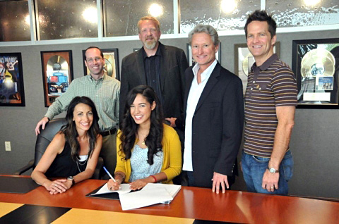 Moriah Peters signs with Reunion Records