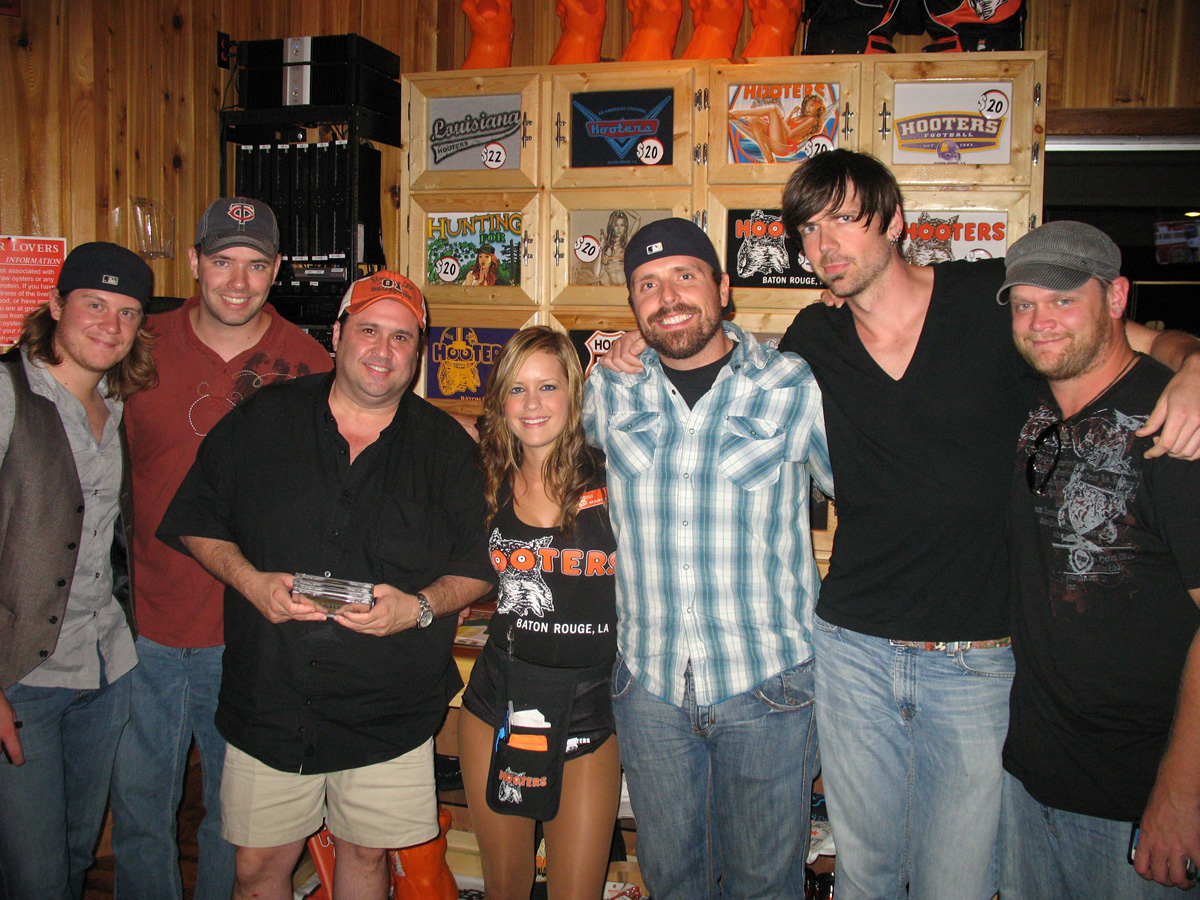 TelluRide and WYNK's Austin James at Hooters