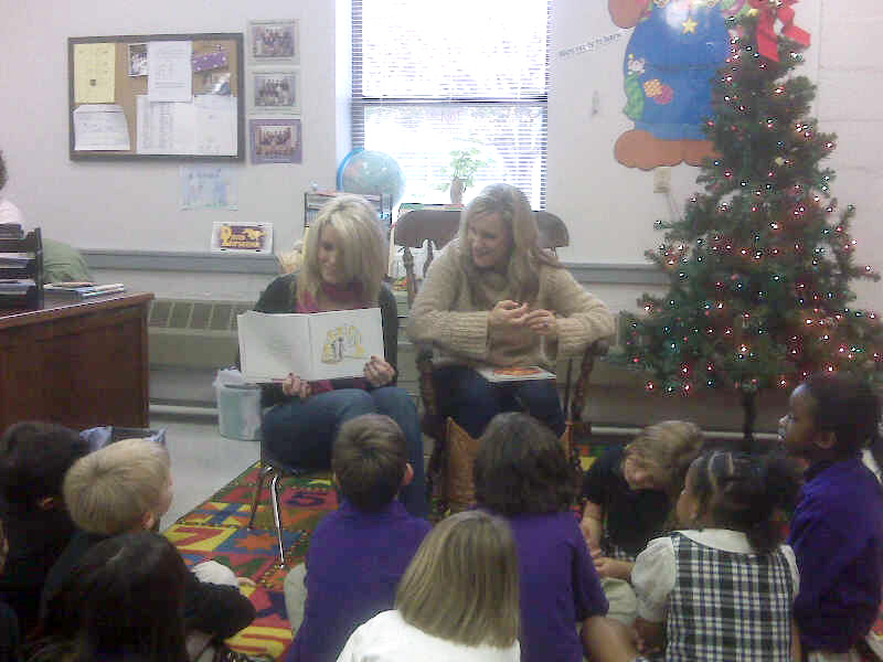 Bomshel reads to kids at David Lipscomb Elementary
