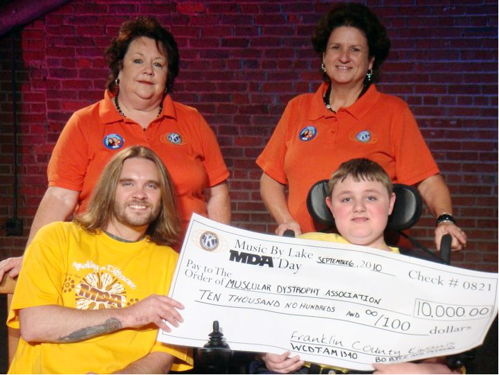 Bo Bice helps present a check to Jerry's Kids