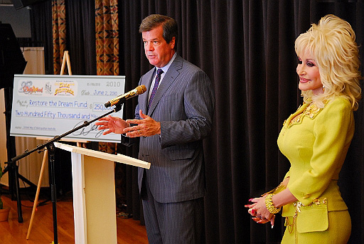 Dolly Parton donates $250,000 to TN flood relief efforts
