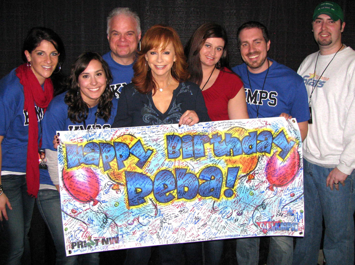 KMPS/Seattle presents Reba McEntire with birthday card