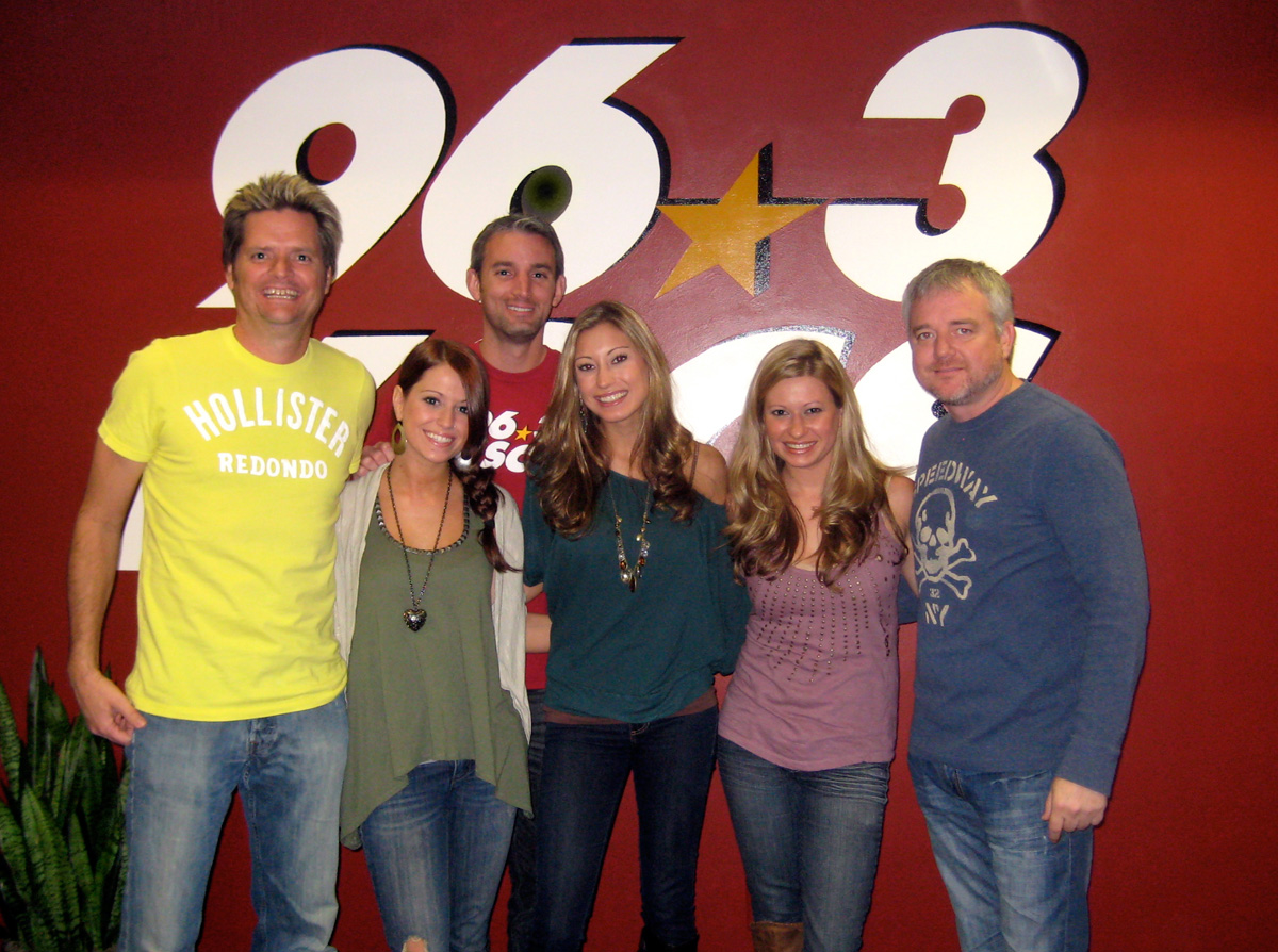 Carter's Chord hangs with KSCS/Dallas staffers