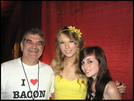 Taylor Swift hangs with KSKS/Fresno staffers