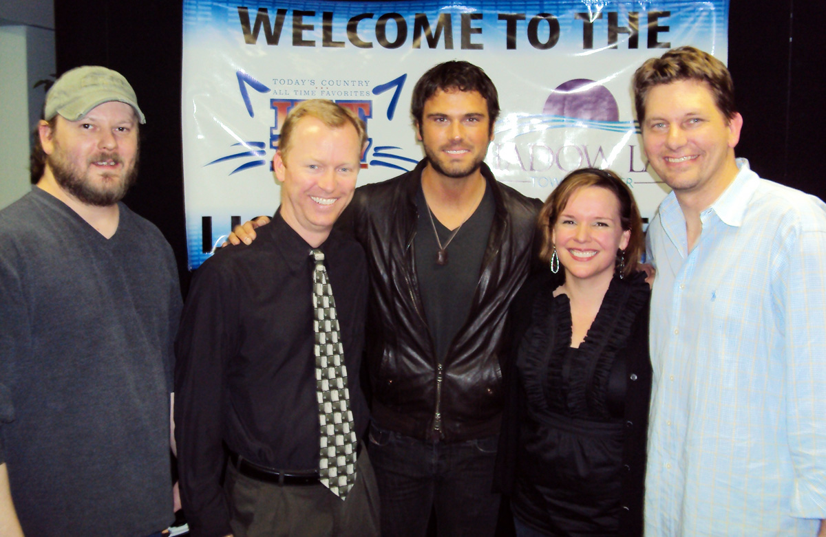 Chuck Wicks performs for KXKT/Omaha staff and listeners