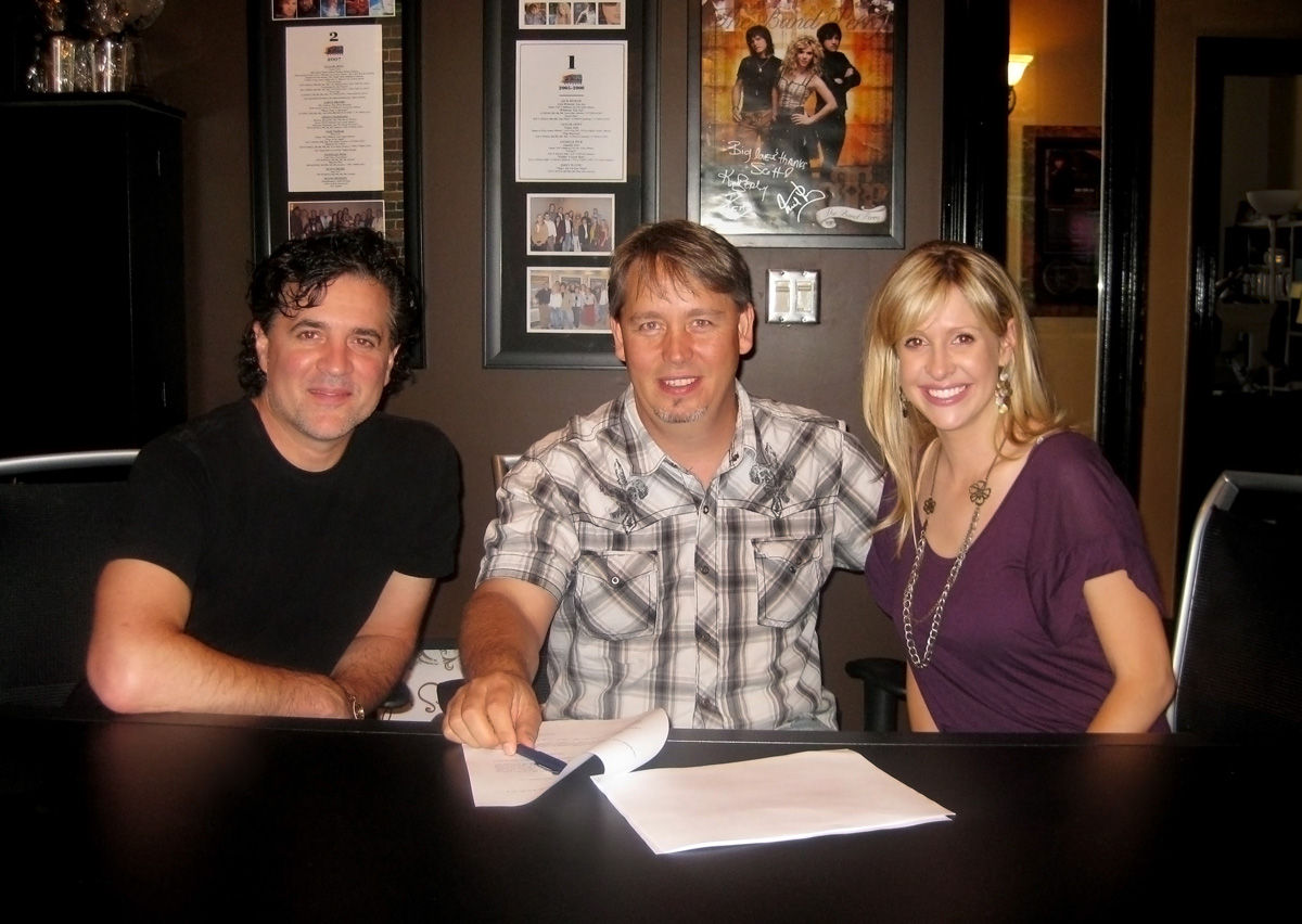 Tim Johnson signs with Super 98 Music, LLC