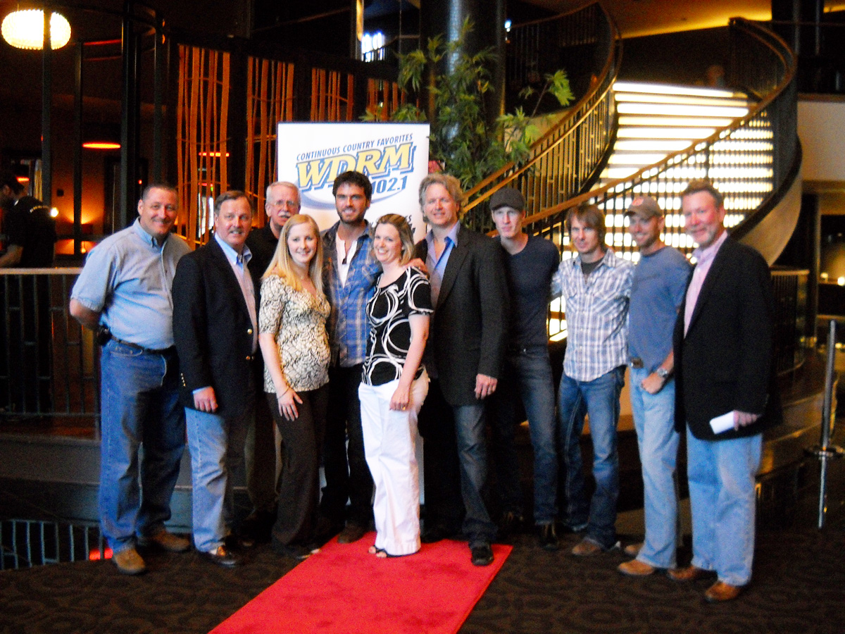 Chuck Wicks performs at WDRM/WHNT ACM viewing party
