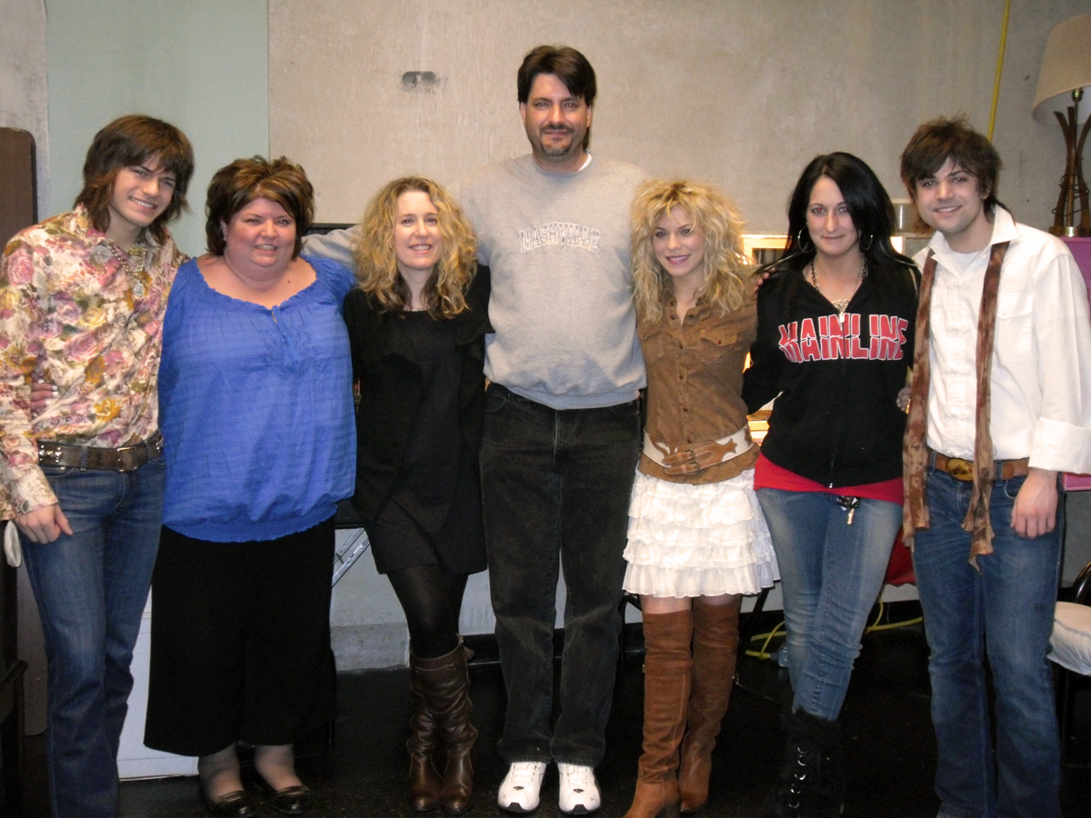 The Band Perry hangs with WGNA/Albany staff