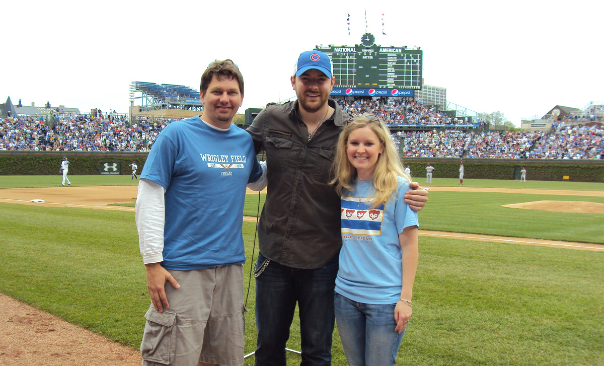 Chris Young sings National Anthem at Wrigley Field