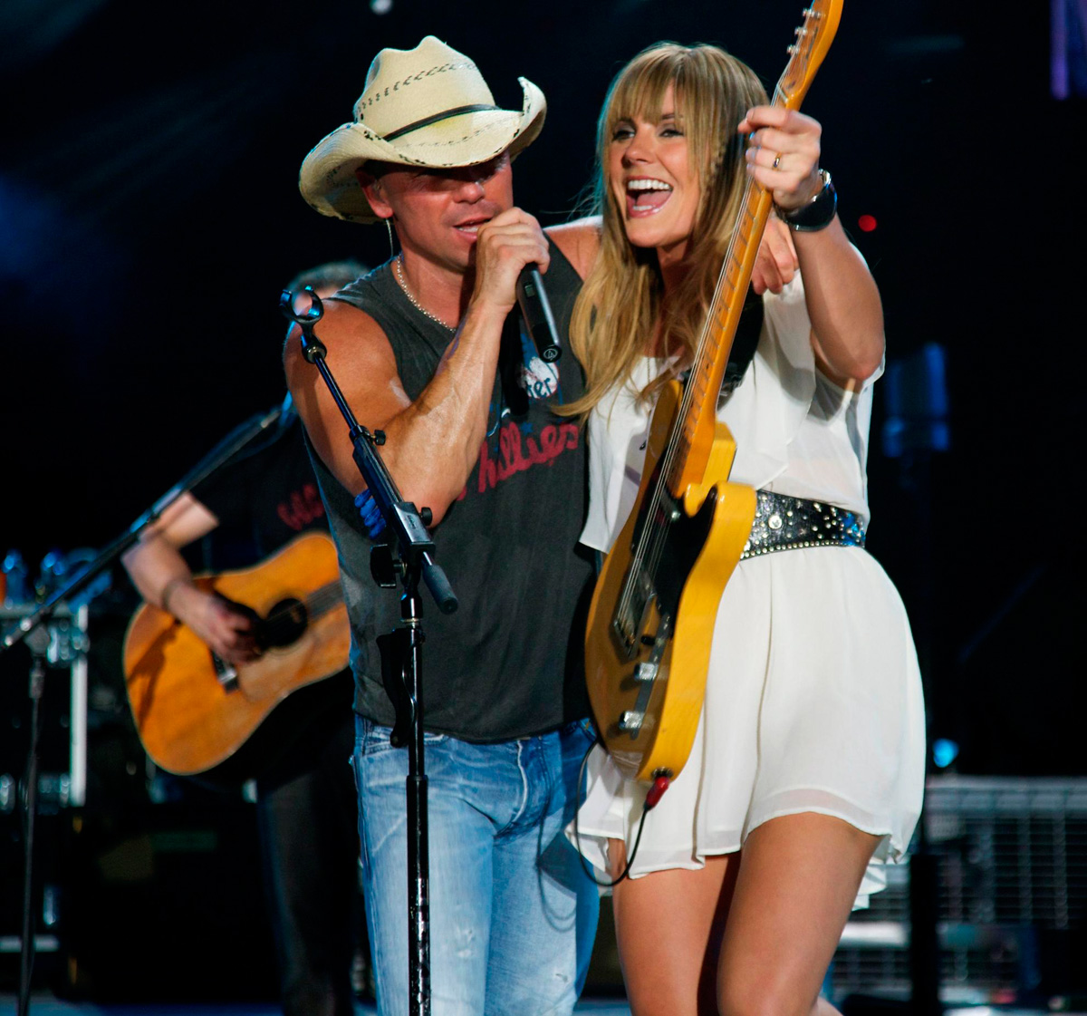 Kenny Chesney performs with Grace Potter