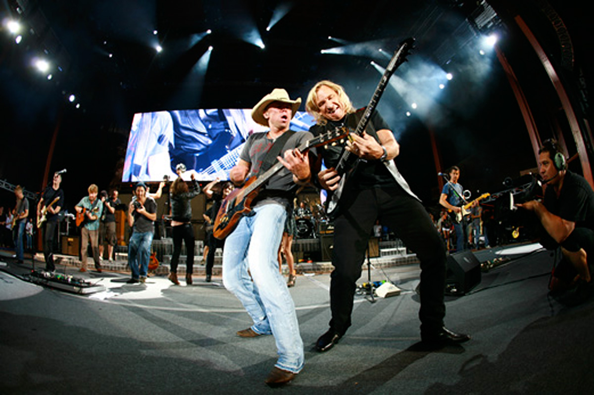 Kenny Chesney performs with Joe Walsh
