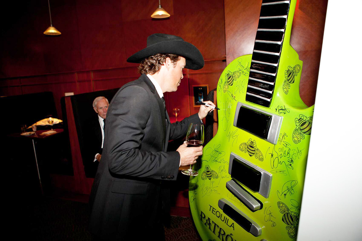 Clay Walker signs guitar to raise money