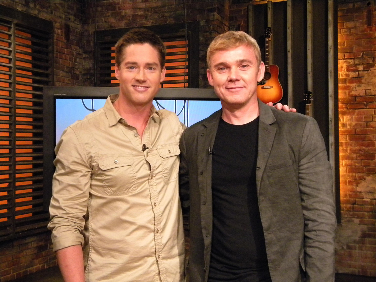  Ricky Schroder stops by CMT Top 20 Countdown