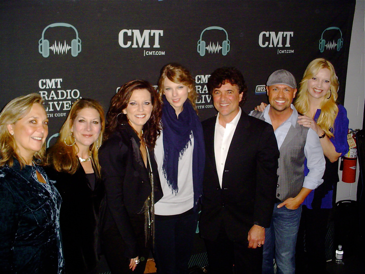 Taylor Swift makes surprise appearance at CRS