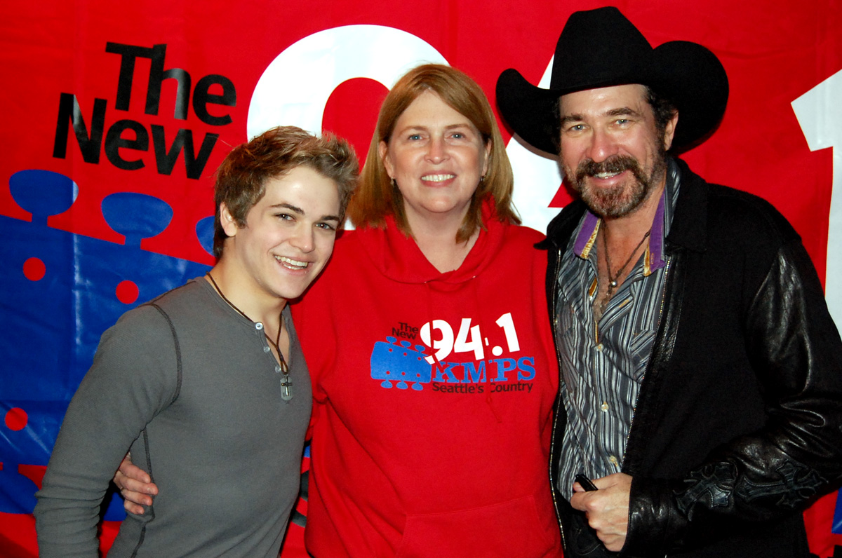 Hunter Hayes performs with Kix Brooks