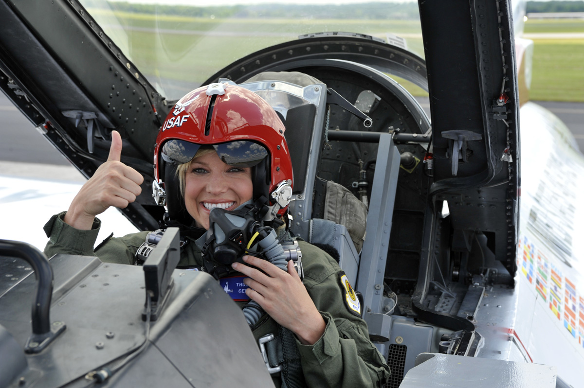 Julie Roberts flies with Thunderbirds