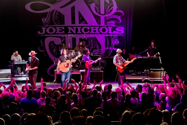 Joe Nichols on tour