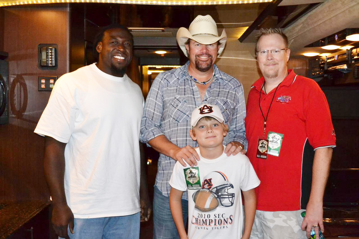 WFUS' Travis Daily hangs with Toby Keith