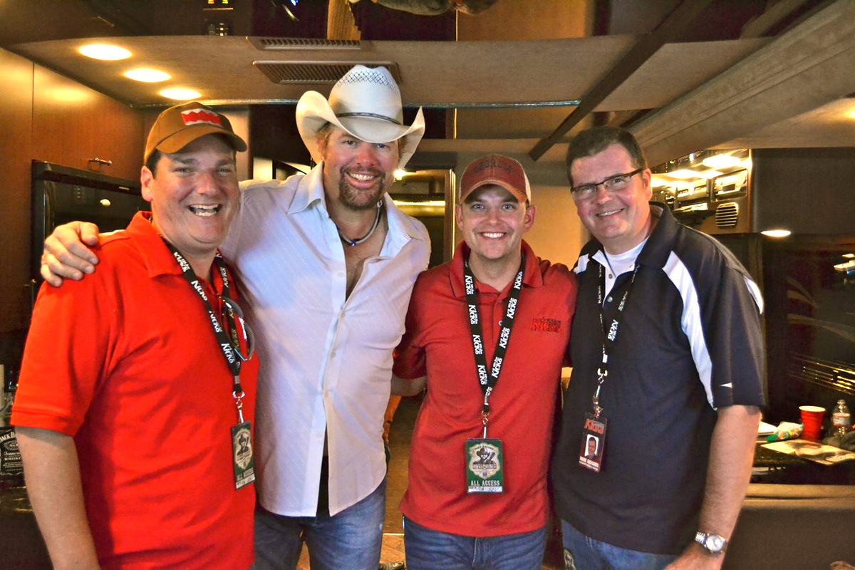 Toby Keith hangs with WKHX staffers