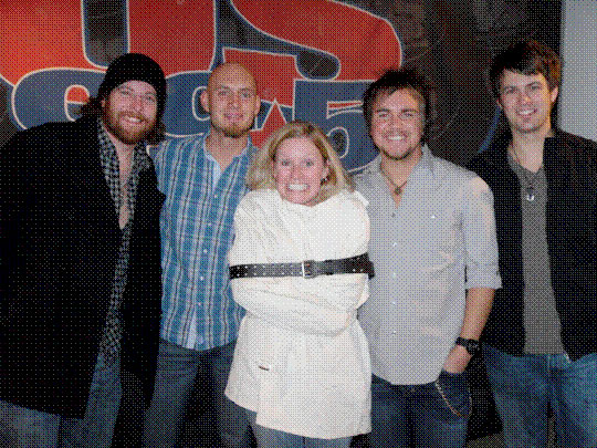 WUSN/Chicago welcomes Eli Young Band