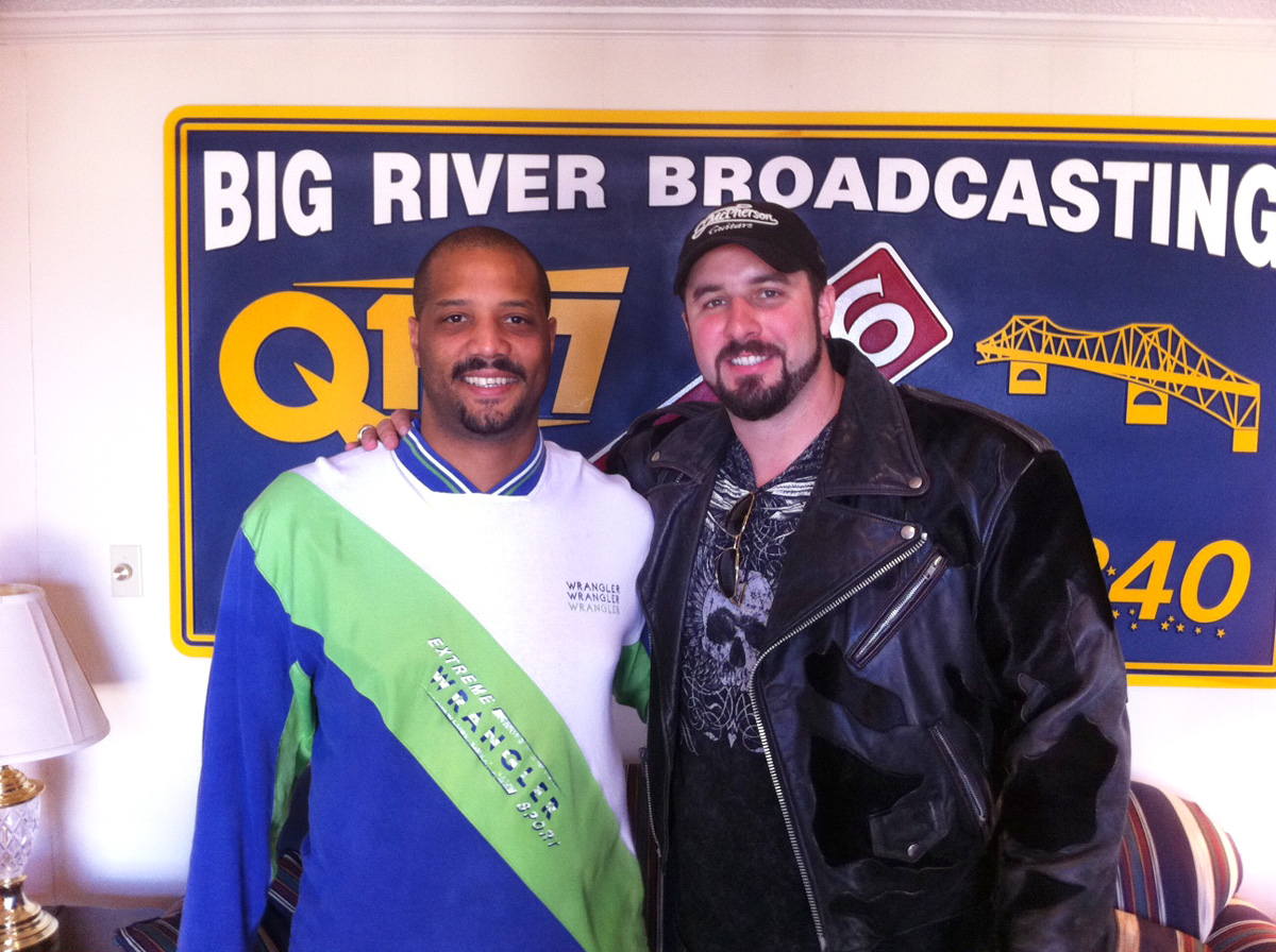 Eric Lee Beddingfield drops by WXFL-F/Florence, AL