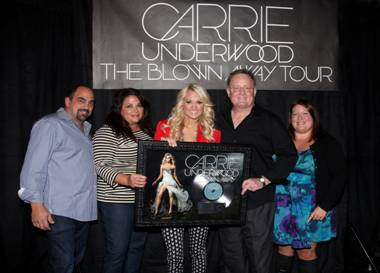 Carrie Underwood receives a Platinum plaque
