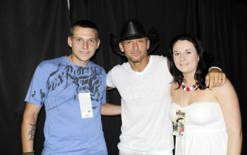 Kenny Chesney and Tim McGraw hang with the Delucia family