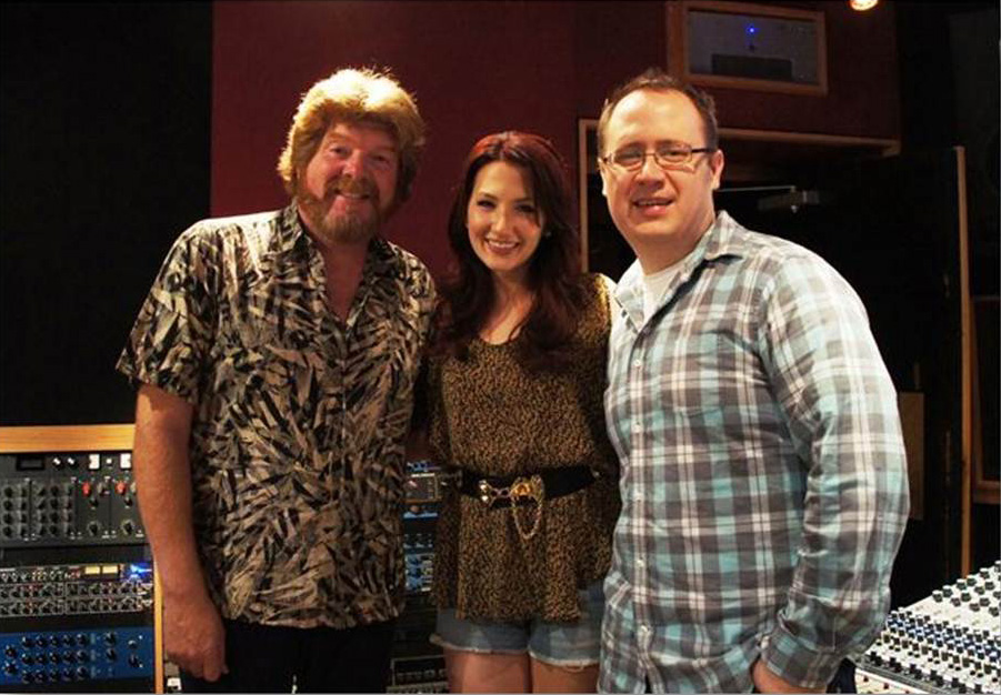 Katie Armiger with fellow Country singers