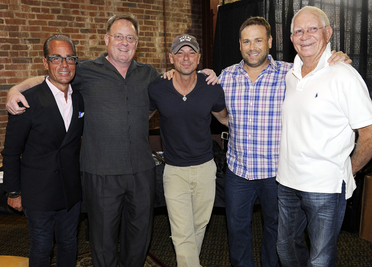 Kenny Chesney re-signs with Sony