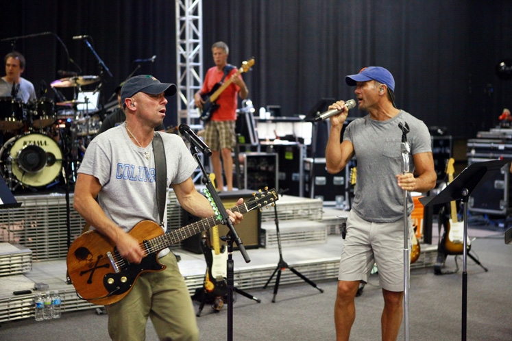 Kenny Chesney and Tim McGraw rehearse for tour