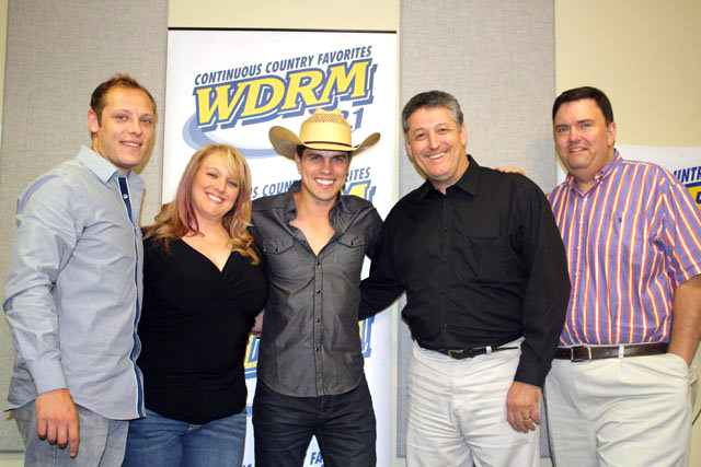 WDRM welcomes Dustin Lynch