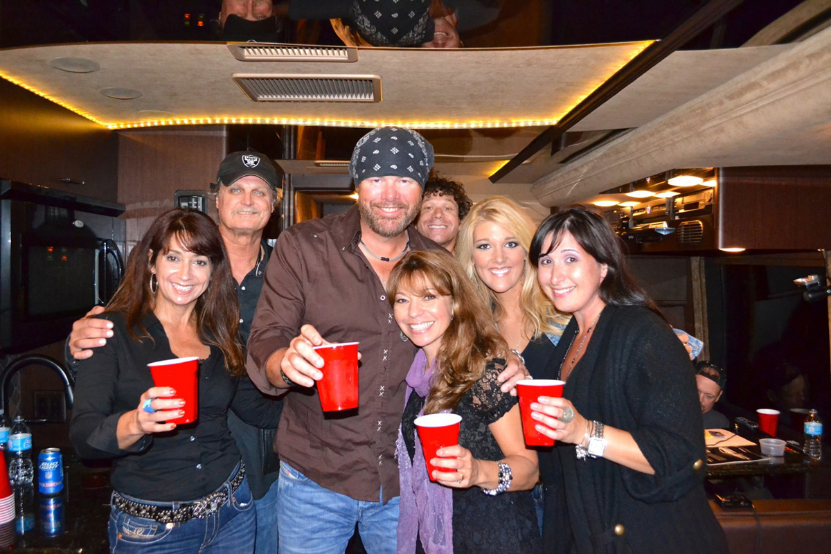 Toby Keith hangs with WKLB staffers