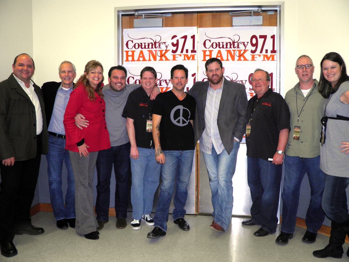 WLHK (Hank-FM)/Indianapolis recently presented Gary Allen in concert in the Hank Lobby for area listeners.