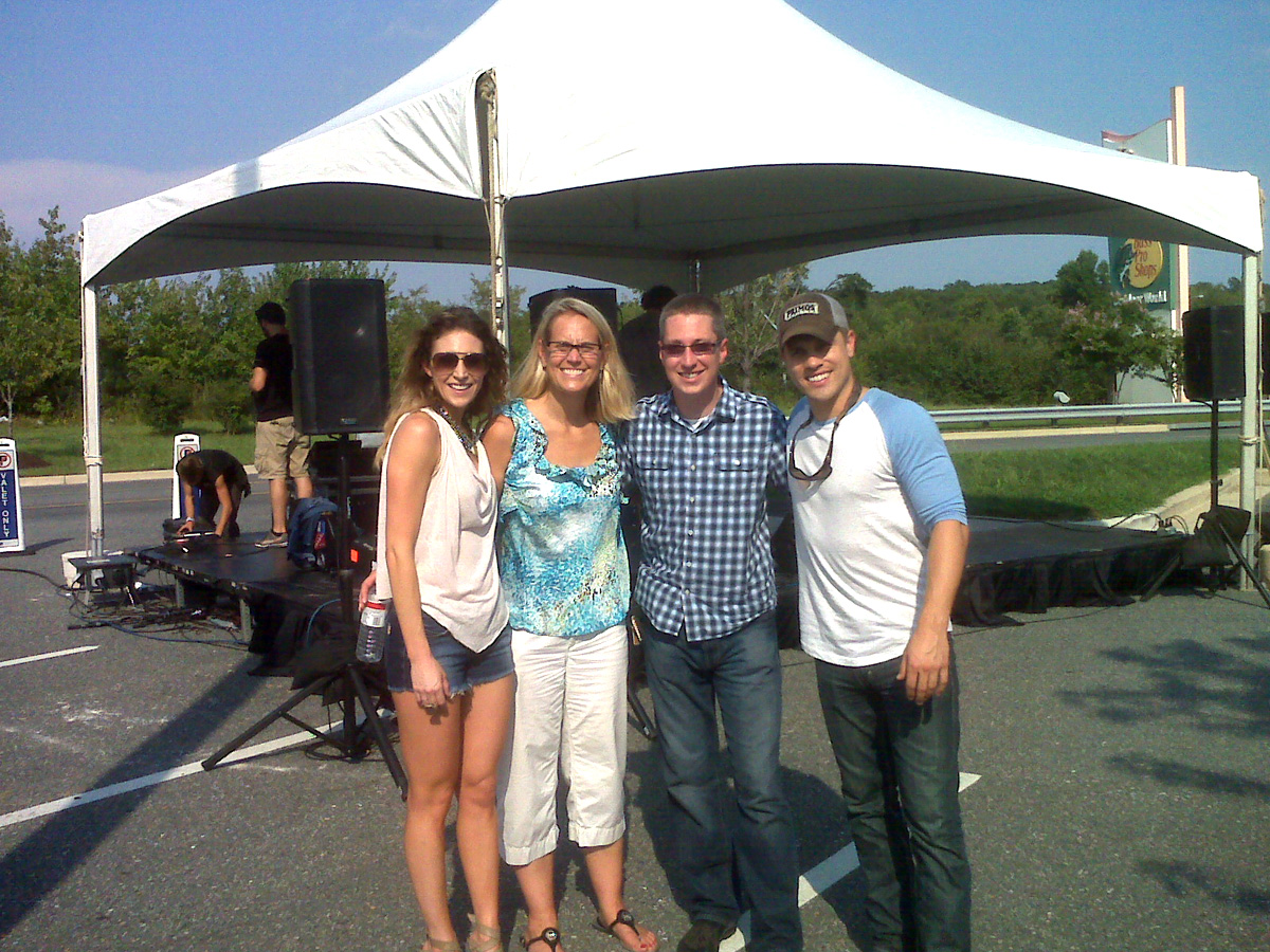 Kelleigh Bannen and Dustin Lynch stop by WPOC