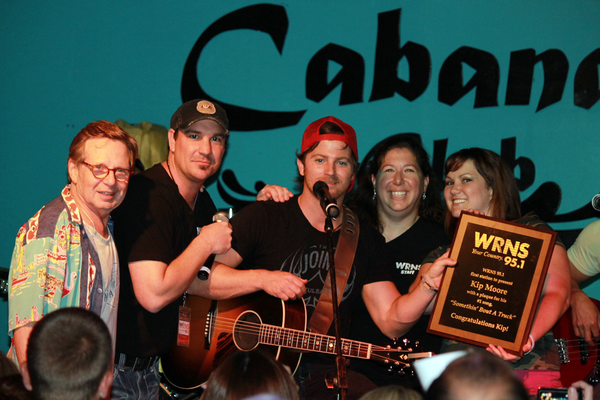 Kip Moore receives plaque for #1 song
