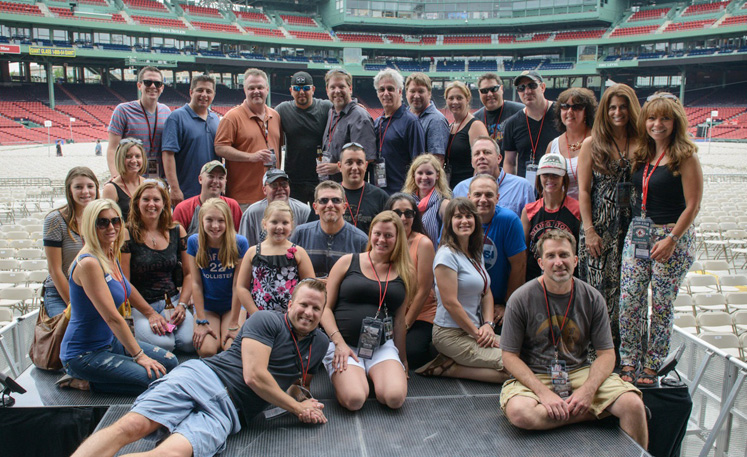 Jason Aldean hangs with Country radio and their families 