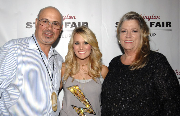Carrie Underwood hangs with KKWF's Mike Preston and his wife Terri