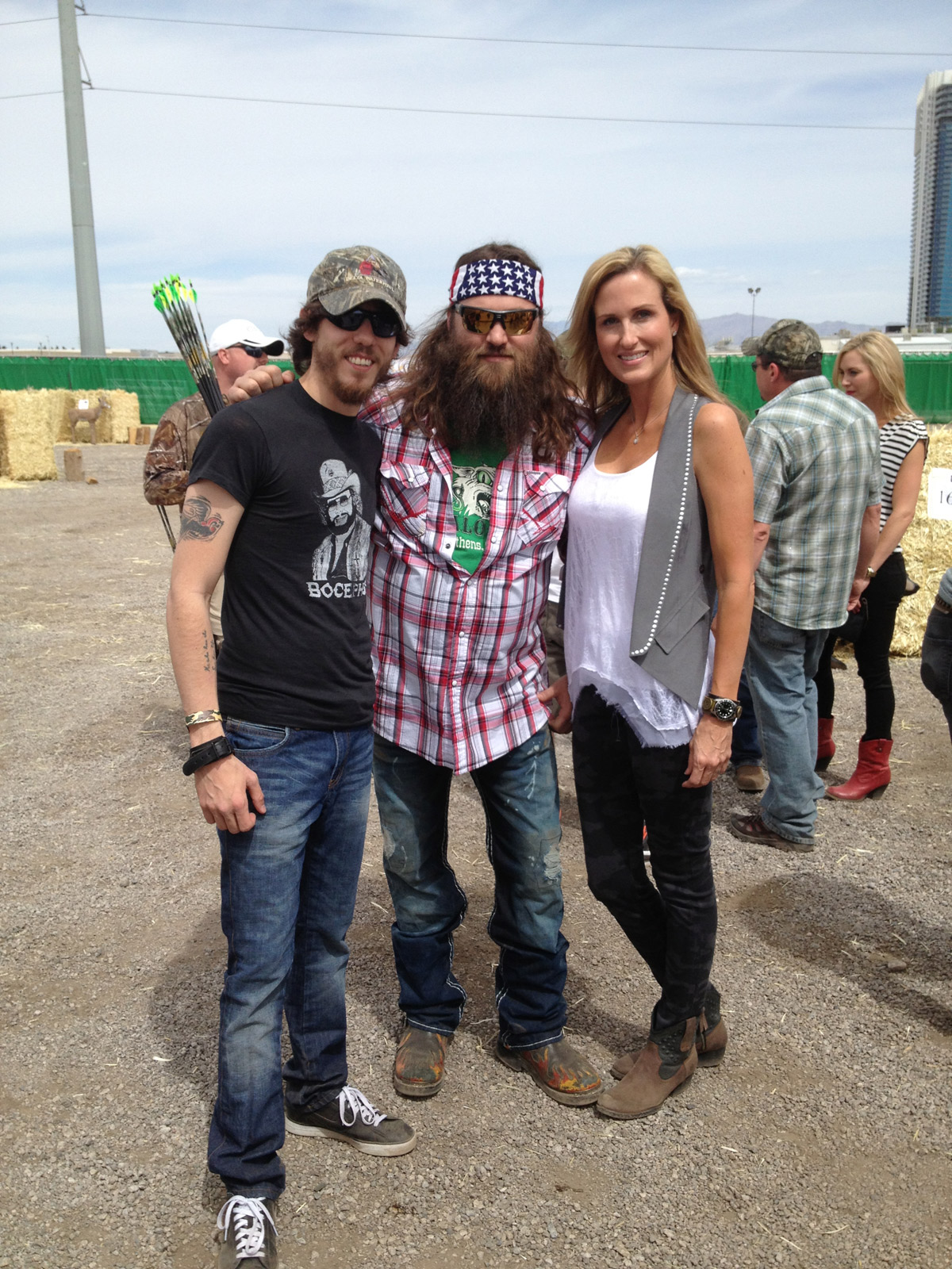 Chris Janson takes on Willie Robertson in Archery
