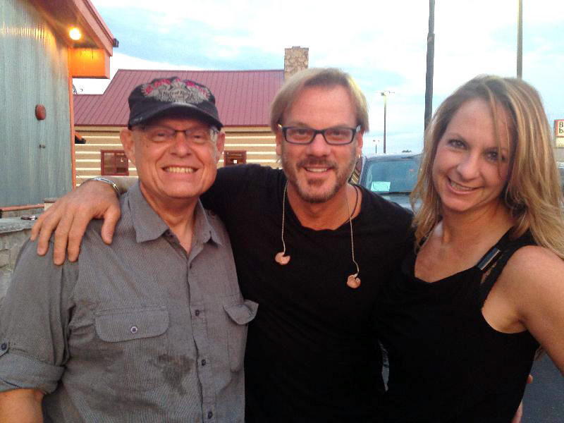 Phil Vassar hangs with WCYQ's Mike Hammond and Jennifer Shaffer