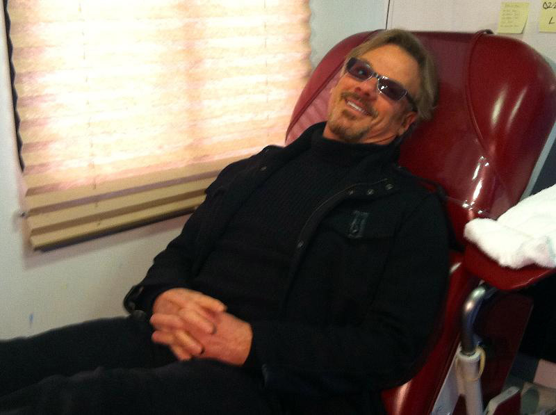 Phil Vassar participated in a blood drive hosted by WXBQ