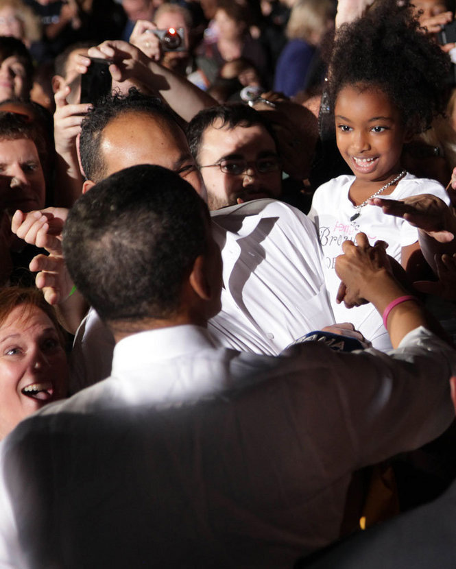 Radio One's Colby Colb & daughter meet President Obama