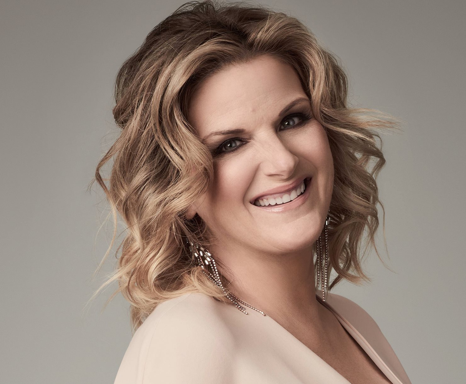 Trisha Yearwood Performs On 'Live With Kelly & Michael' .